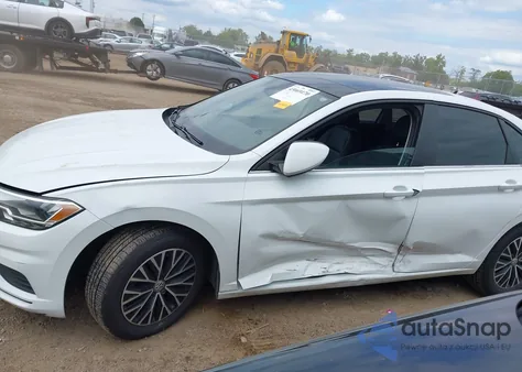 2019 Volkswagen Jetta 1.4T R-Line/1.4T S/1.4T Se z USA, uszkodzony, nr VIN 3VWC57BU3KM245752